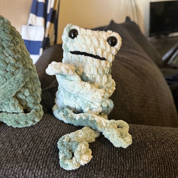 Grumpy crochet leggy frogs (1 mystery frog unless color requested) - Picture 4 of 5